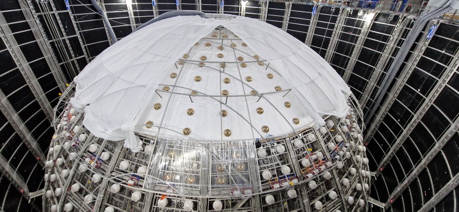 Fisica delle Particelle | Anche Unife nel team di Juno, il rivelatore di neutrini più avanzato al mondo completato in Cina